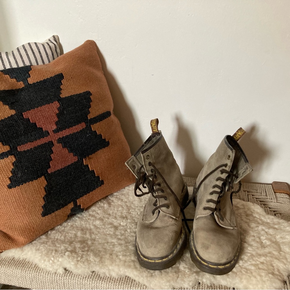 Dr Marten Taupe 8hole Classic Boot